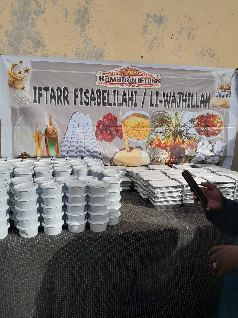 Rows of packed iftar meals prepared by Li Wajhillah